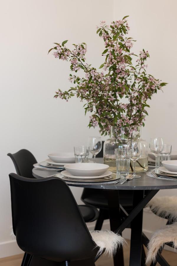 Fashionable City Center Apartment By Noclegi Renters Warszawa Exteriör bild